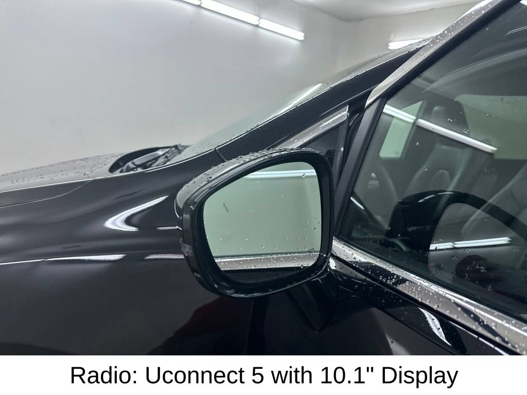 Used 2025 Chrysler Pacifica Select FWD image 18