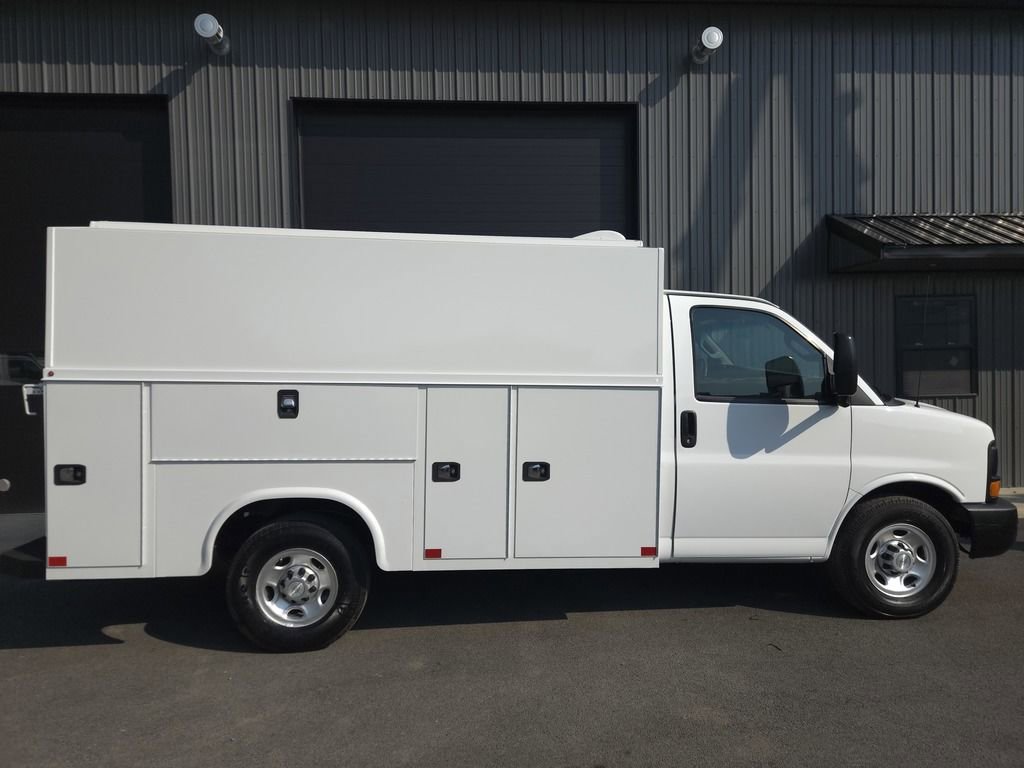 Used 2017 Chevrolet Express 3500 RWD image 5