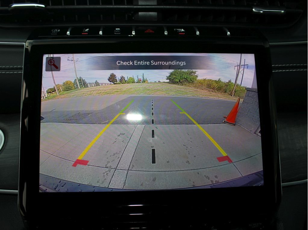 New 2025 Jeep Grand Cherokee Limited w/ Black Appearance Package image 18