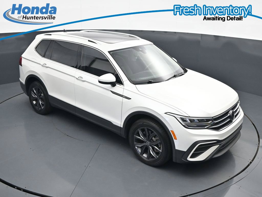 Used 2023 Volkswagen Tiguan SE w/ Panoramic Sunroof Package FWD image 18