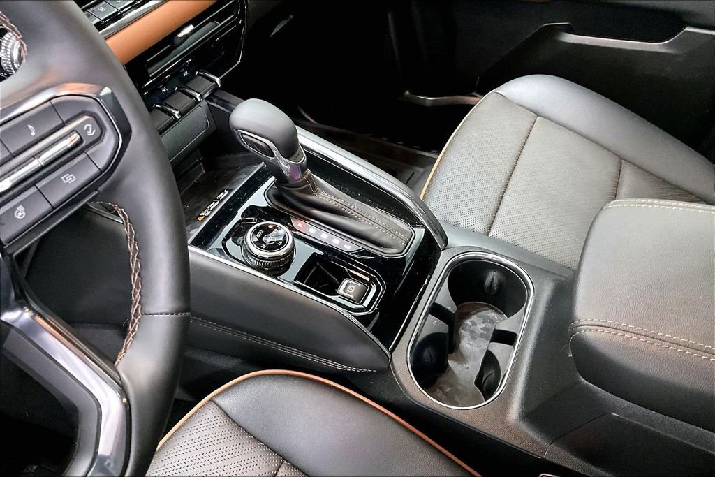 Used 2025 GMC Canyon AT4 w/ Technology Plus Package image 17