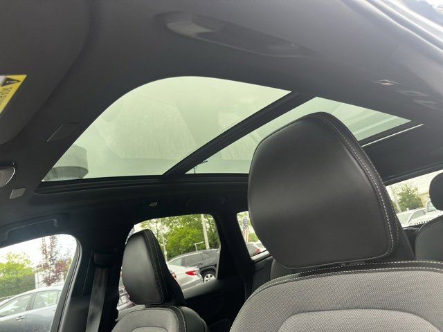 Certified 2022 Volvo XC60 B6 R-Design w/ Advanced Package image 4