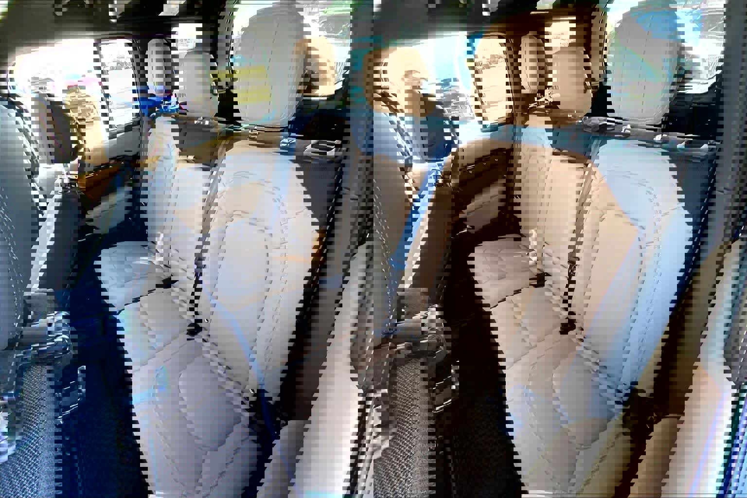 Used 2025 Land Rover Defender 110 X image 18