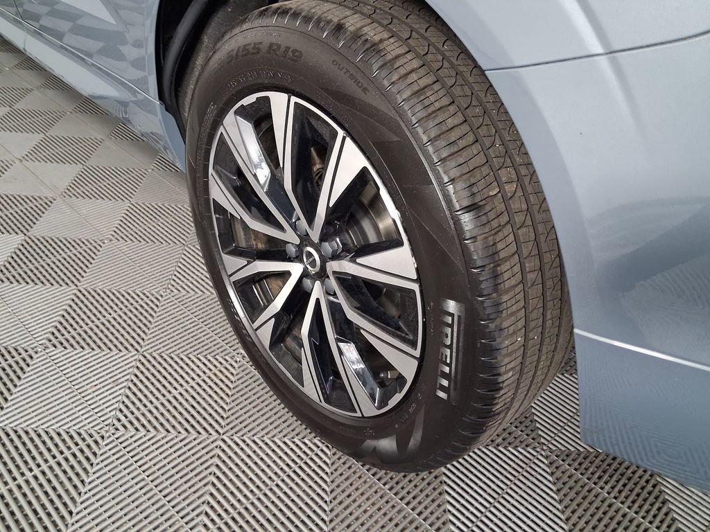 Certified 2023 Volvo XC60 B5 Core AWD/4WD image 13