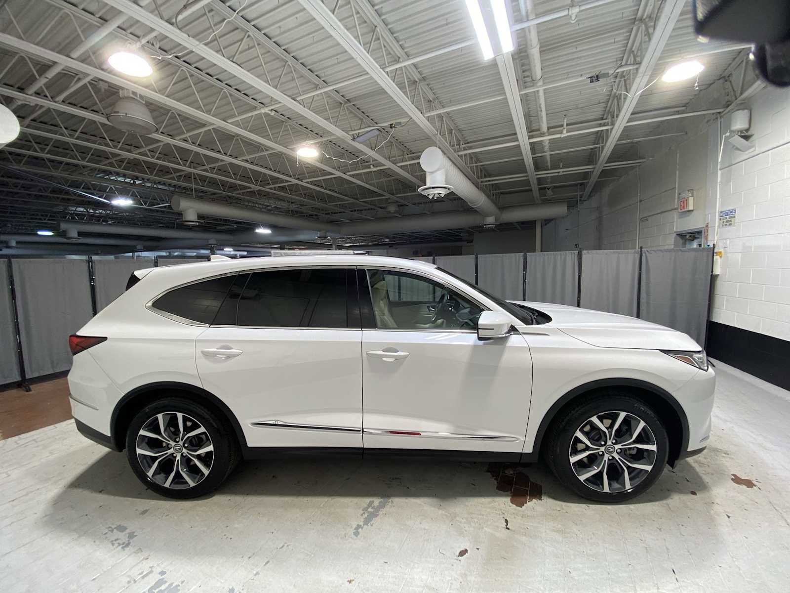 Certified 2023 Acura MDX SH-AWD w/ Technology Package image 27