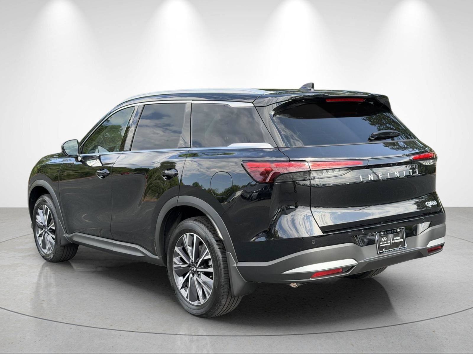 New 2027 INFINITI QX60 Luxe w/ Cargo Package FWD image 3