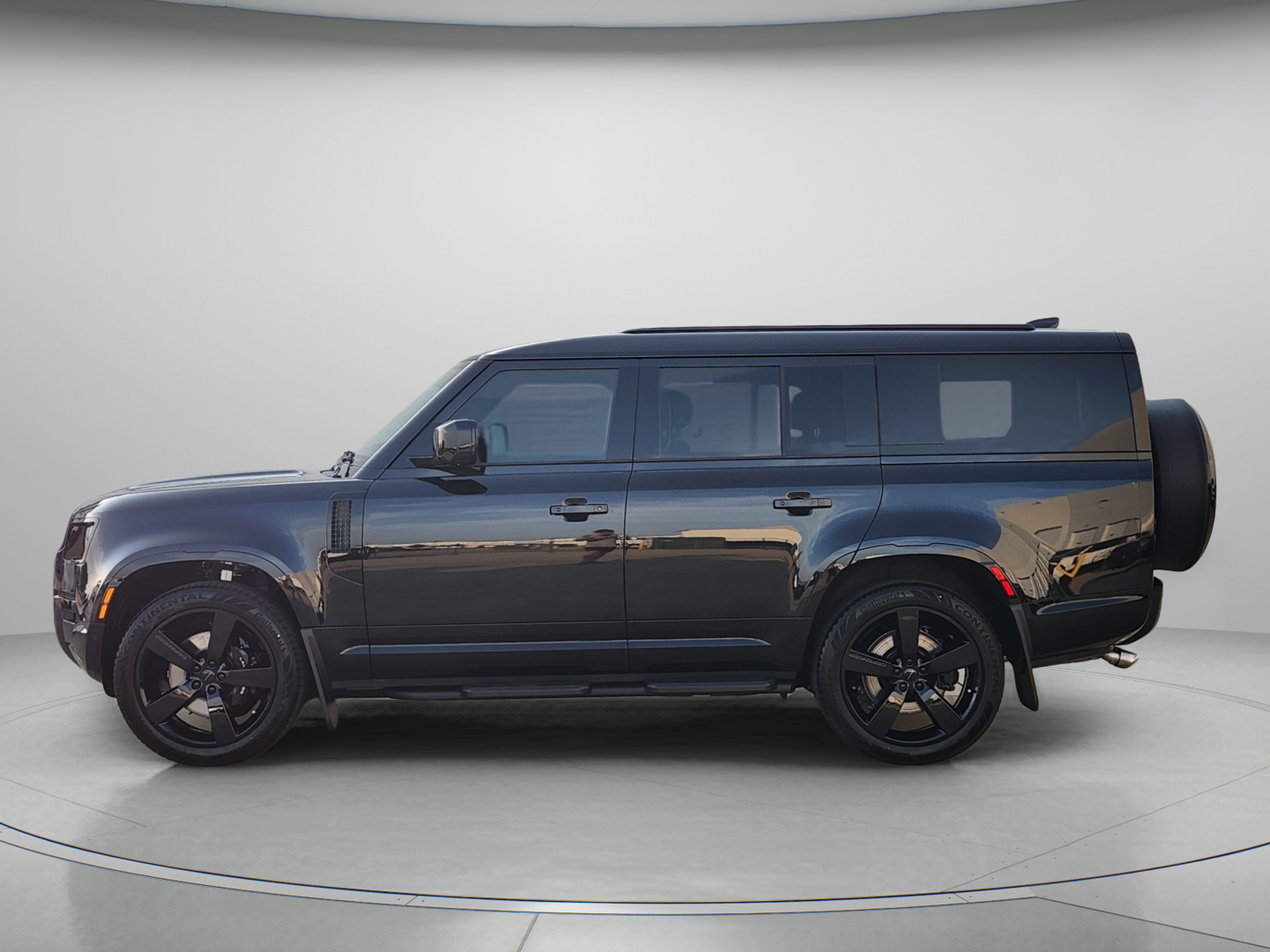 New 2026 Land Rover Defender 130 V8 AWD/4WD image 2