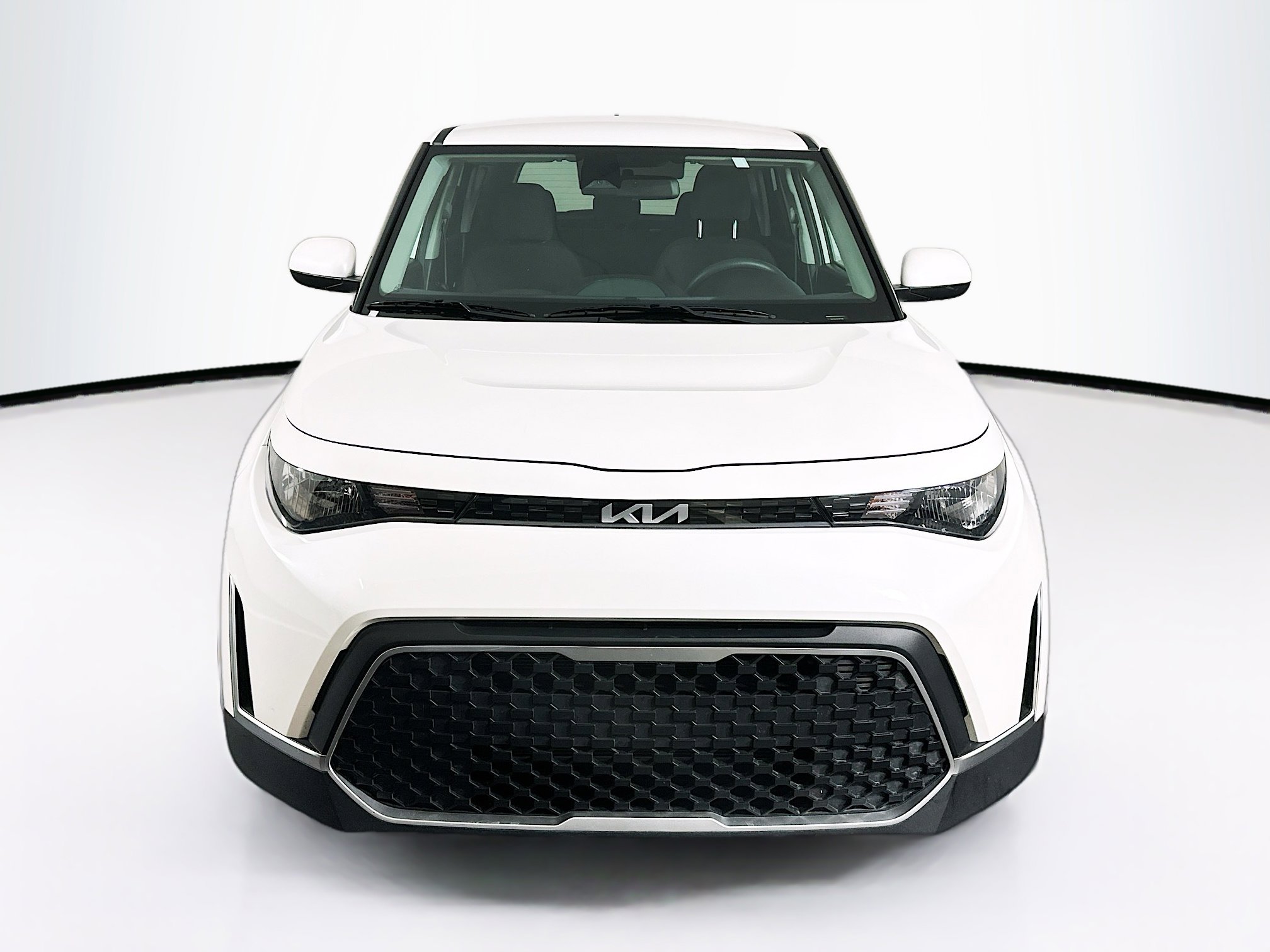 Used 2025 Kia Soul LX w/ LX Technology Package image 2