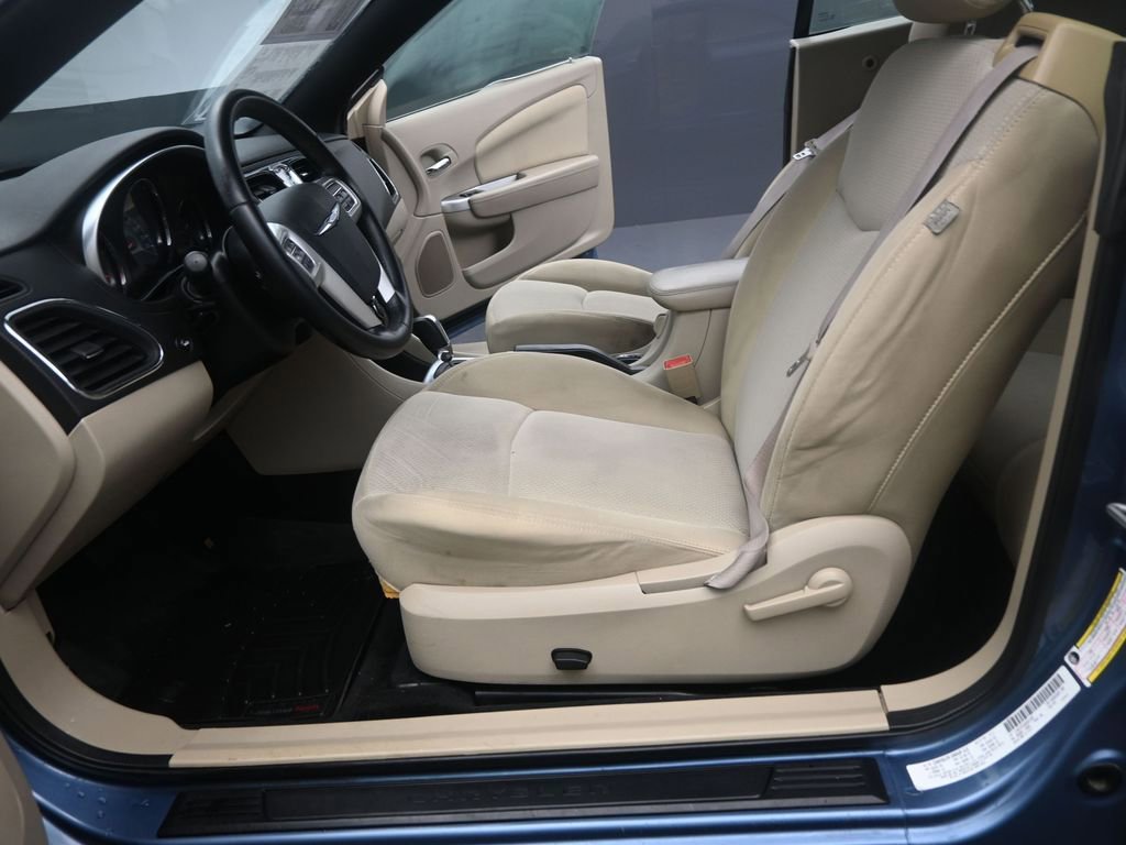 Used 2011 Chrysler 200 Limited image 10