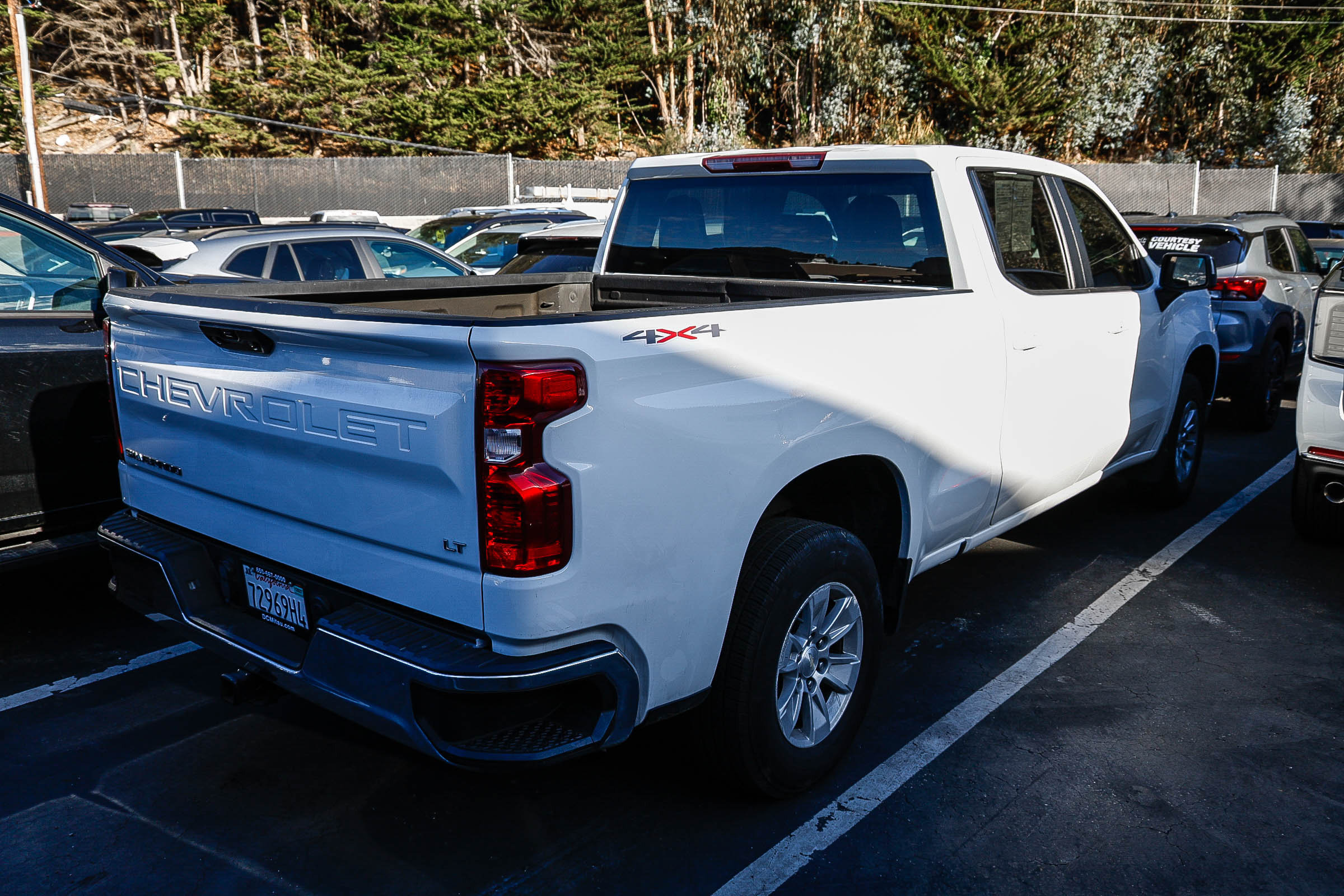 Used 2022 Chevrolet Silverado 1500 LT AWD/4WD image 2