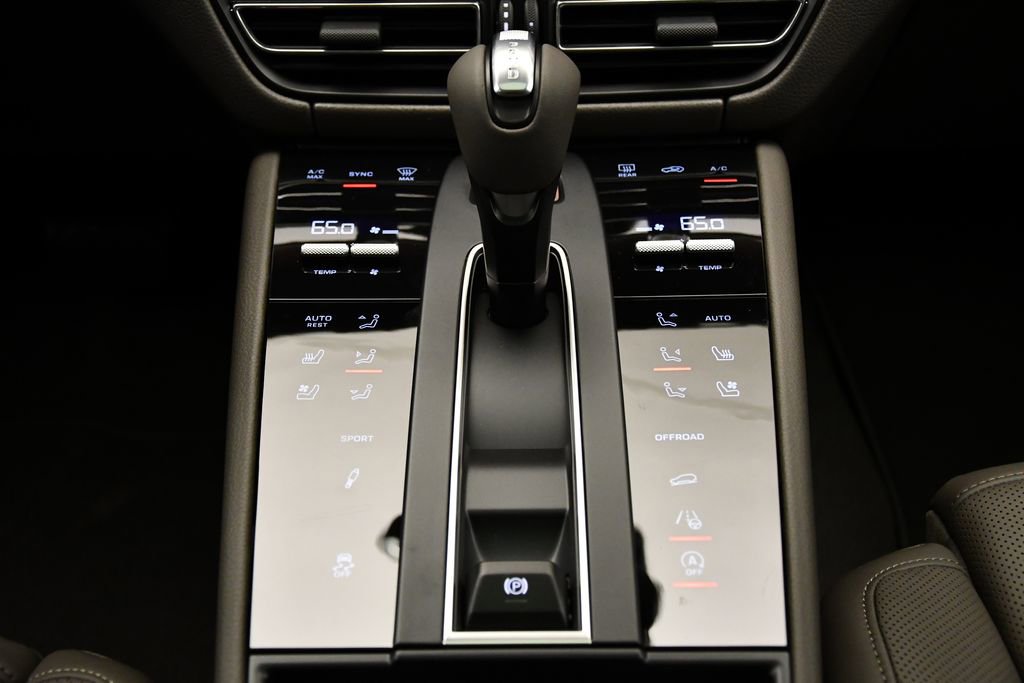 Used 2025 Porsche Macan image 27