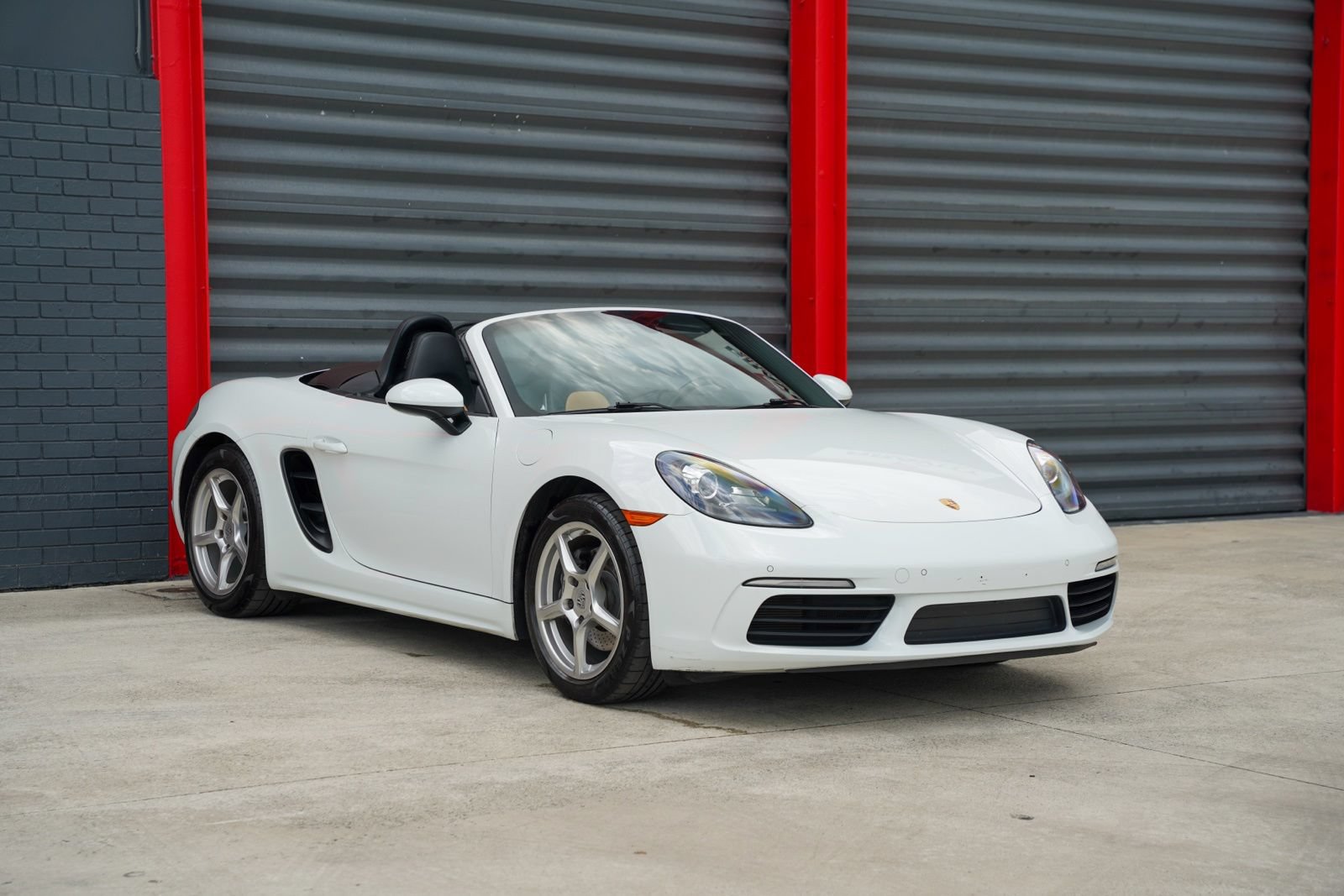 Used 2019 Porsche 718 Boxster RWD image 2