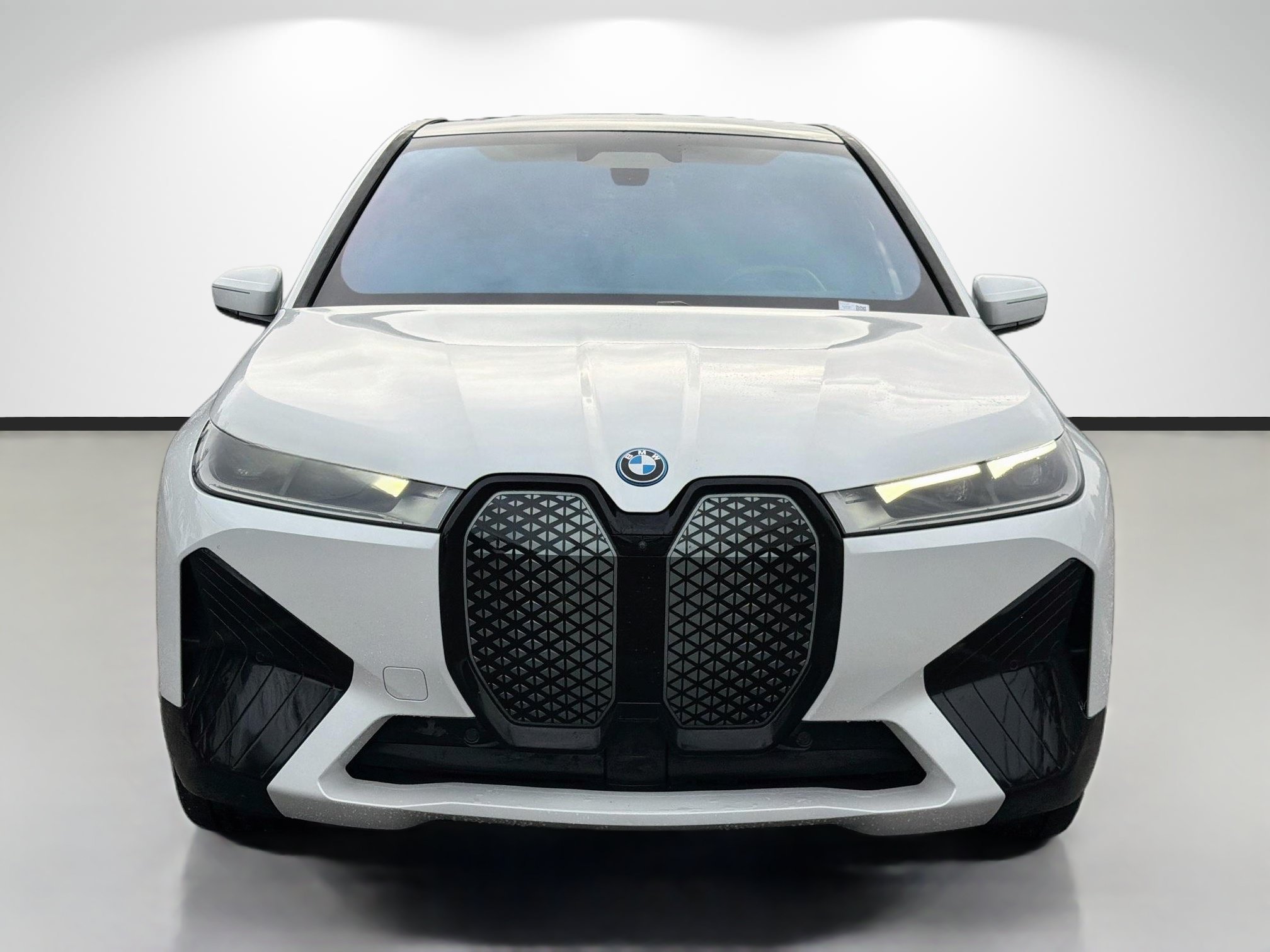 Used 2024 BMW iX xDrive50 w/ Premium Package AWD/4WD image 8
