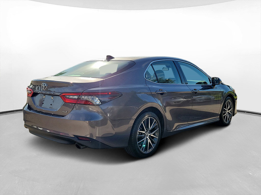 Used 2021 Toyota Camry XLE FWD image 4