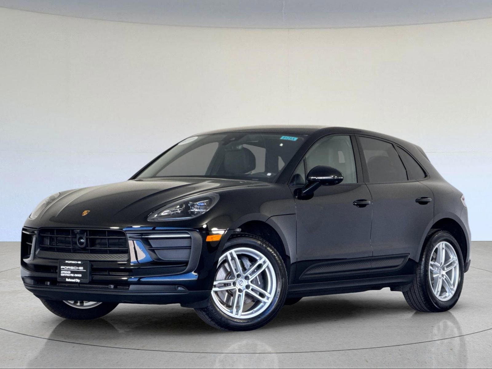 Certified 2025 Porsche Macan image 1