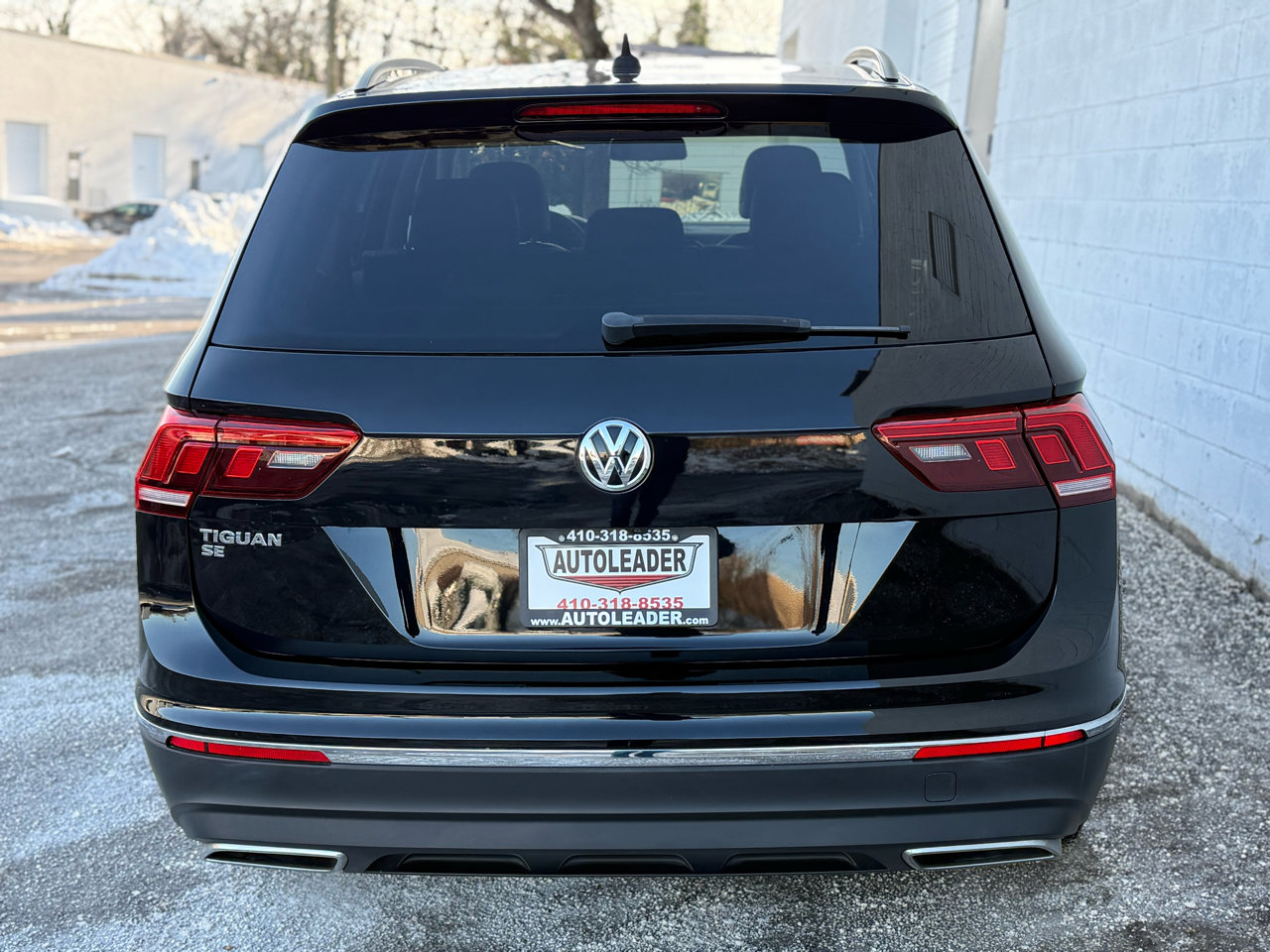 Used 2020 Volkswagen Tiguan SE w/ Panoramic Sunroof Package image 18