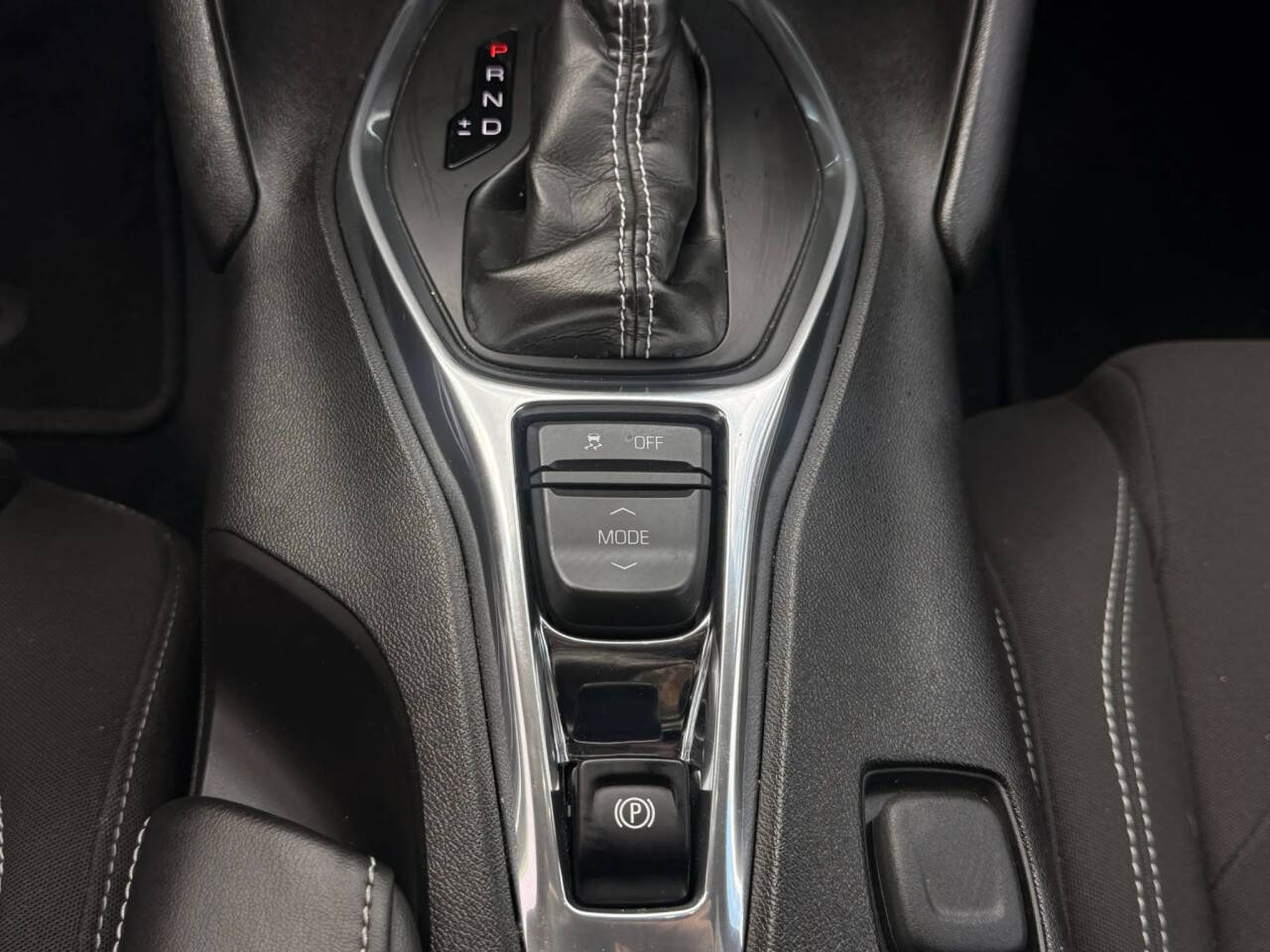 Used 2017 Chevrolet Camaro LT RWD image 8