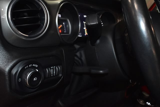 Used 2022 Jeep Wrangler Unlimited Sahara w/ Dual Top Group AWD/4WD image 17