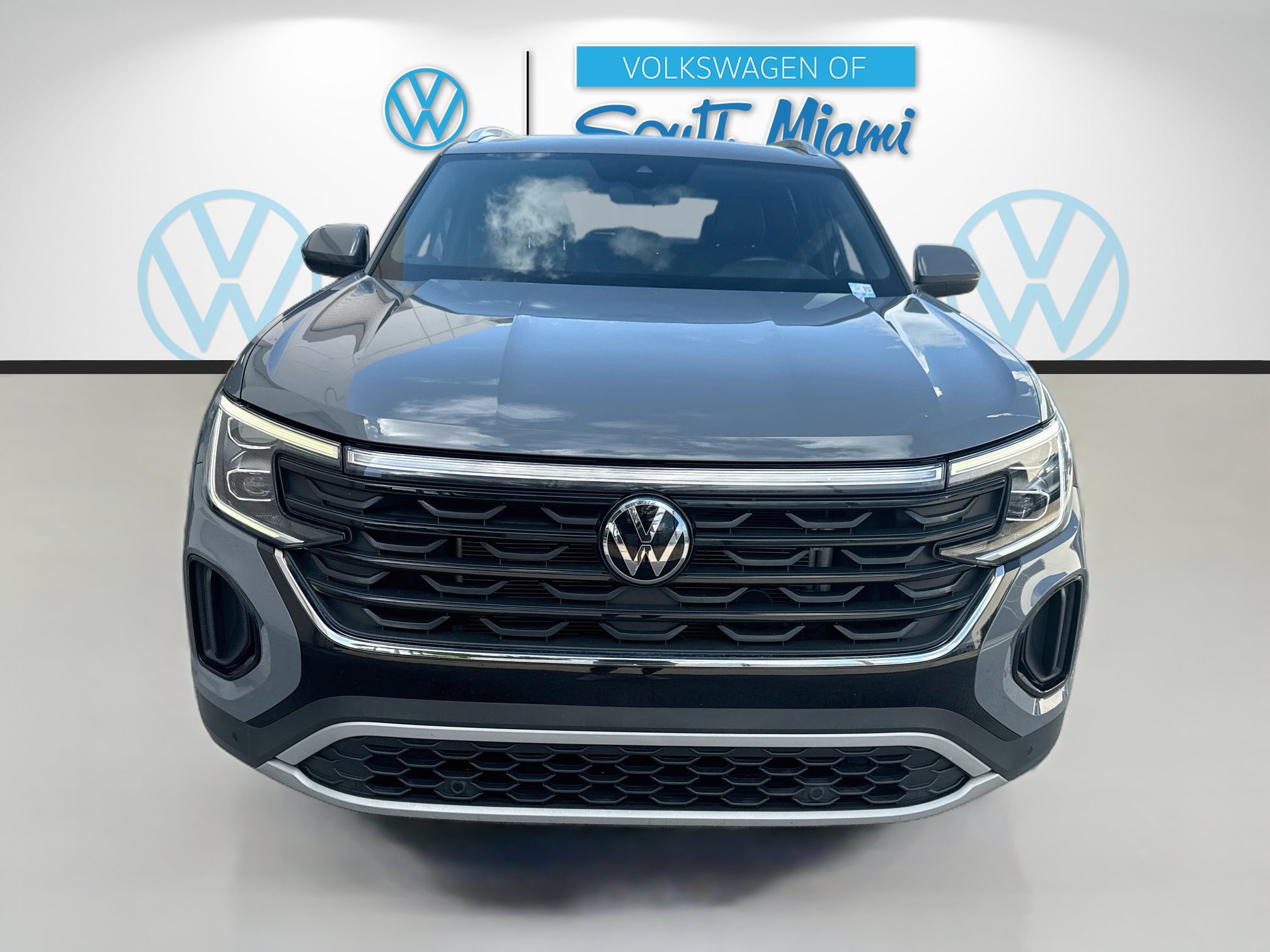 Certified 2024 Volkswagen Atlas Cross Sport SE FWD image 2