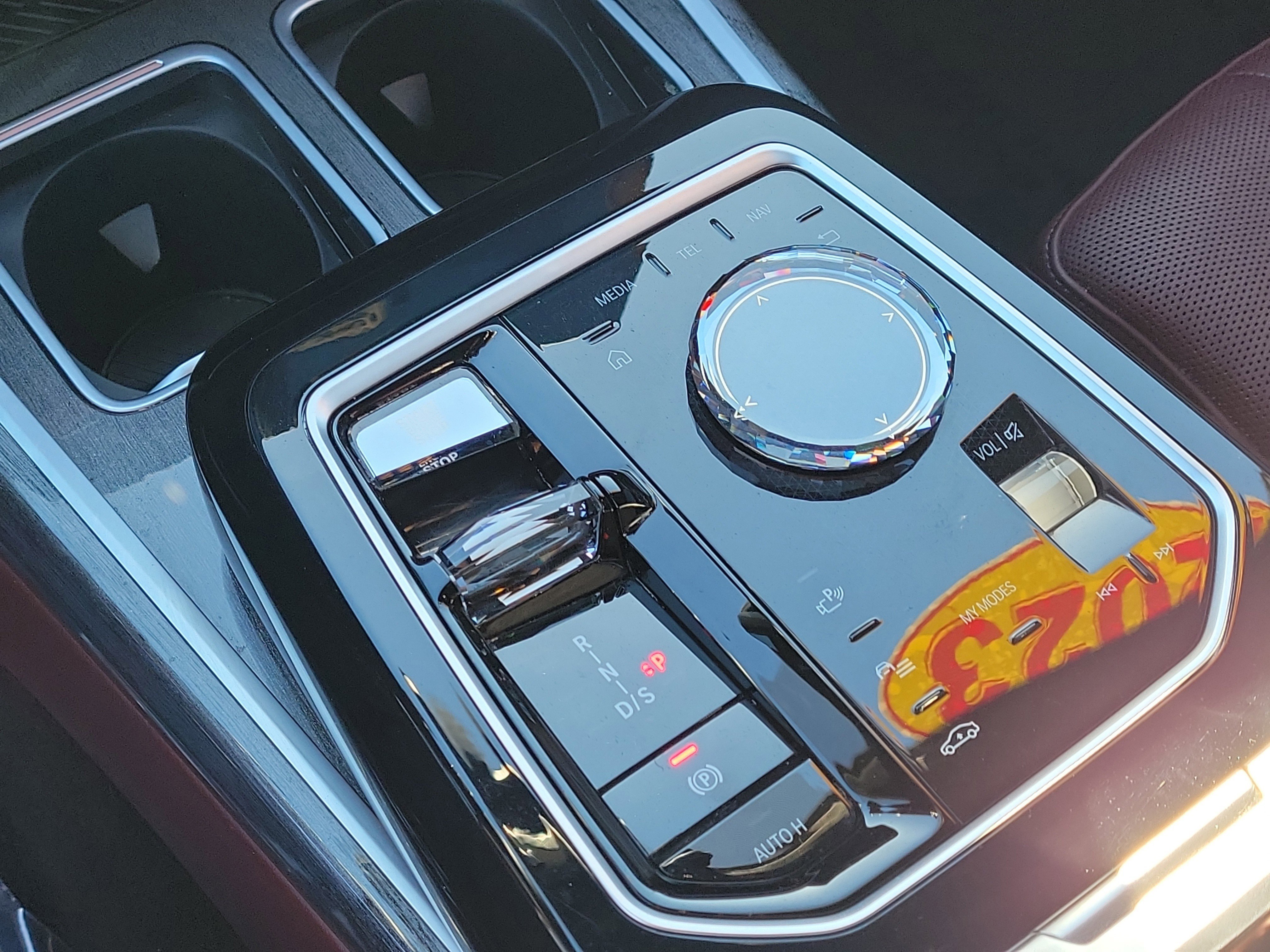 Used 2023 BMW 740i image 25