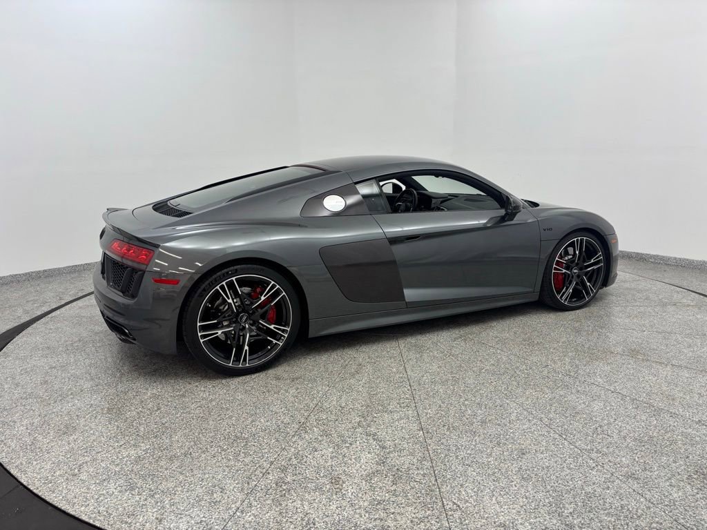 Used 2018 Audi R8 V10 w/ Premium Package image 12