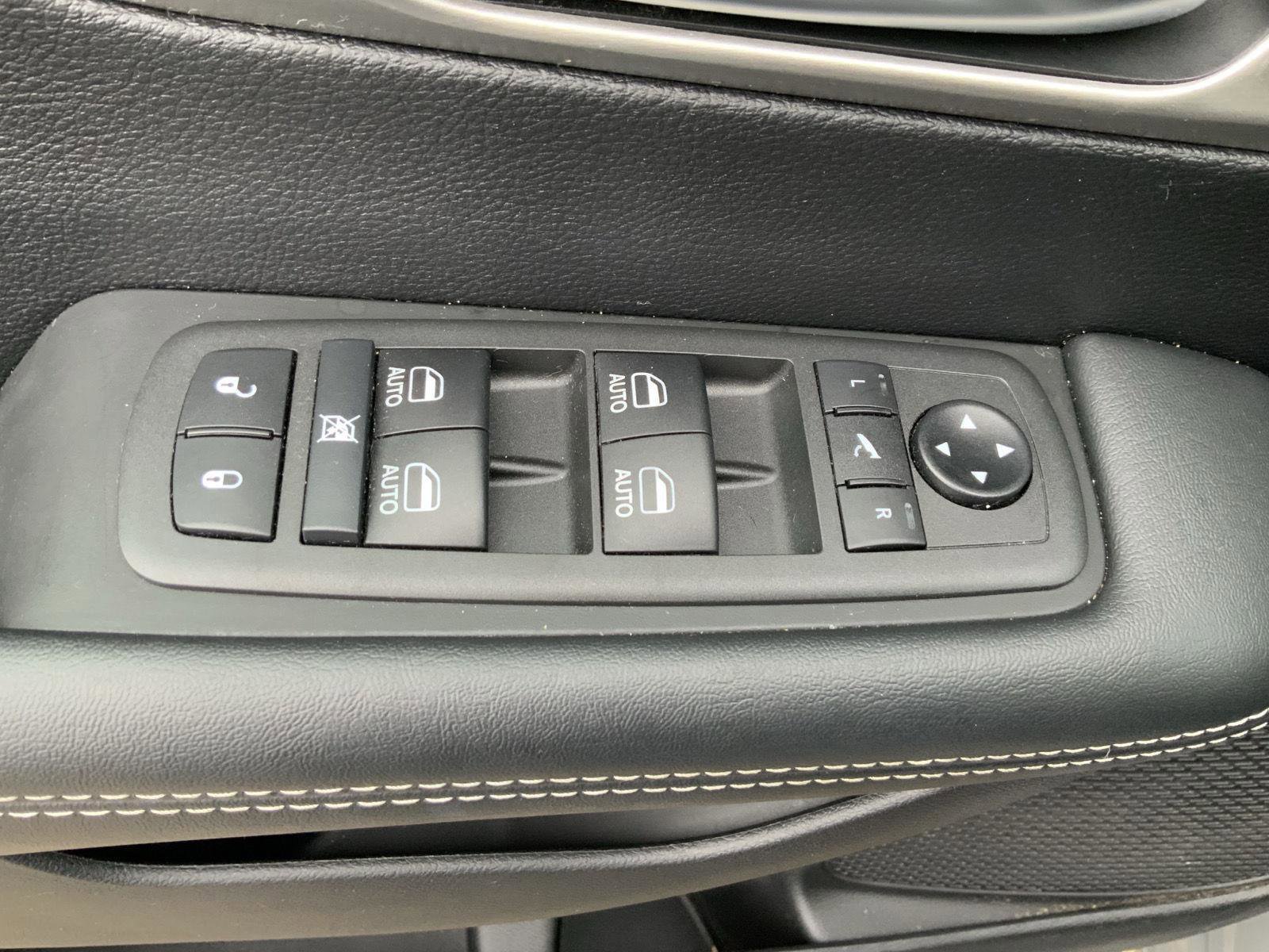 Used 2021 Chrysler Pacifica Limited w/ S Appearance Package image 26