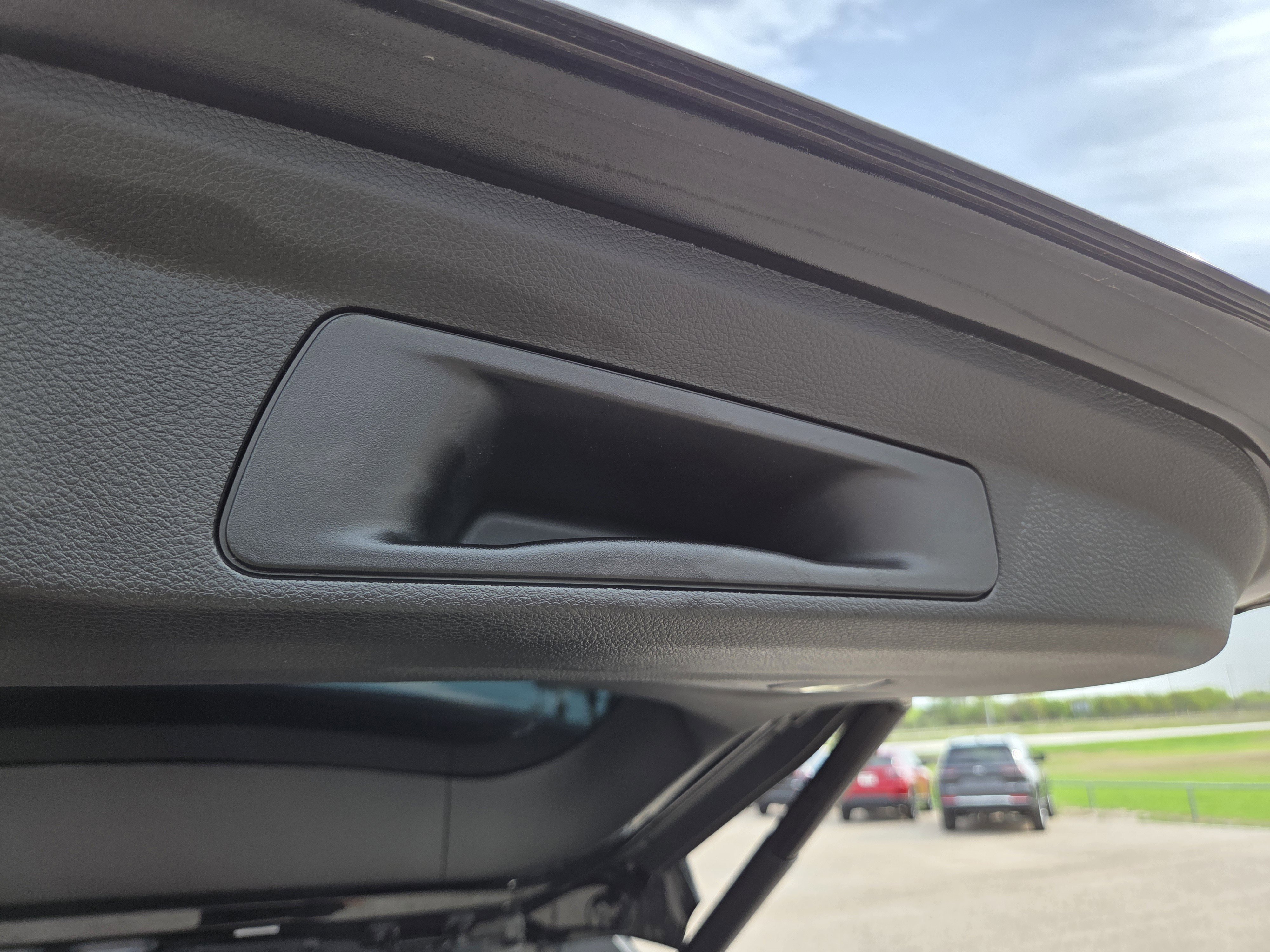 Used 2024 Jeep Grand Cherokee L Limited w/ Black Appearance Package image 27