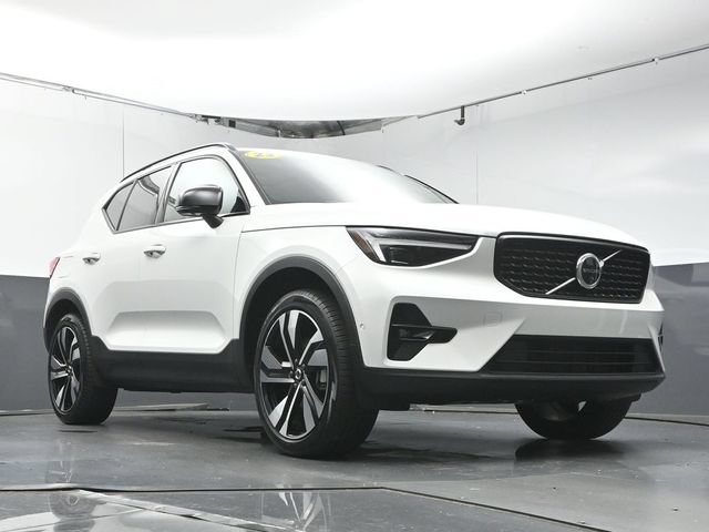 Certified 2025 Volvo XC40 B5 Ultra AWD/4WD image 34