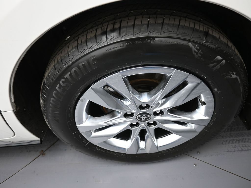 Certified 2025 Toyota Sienna Limited AWD/4WD image 15