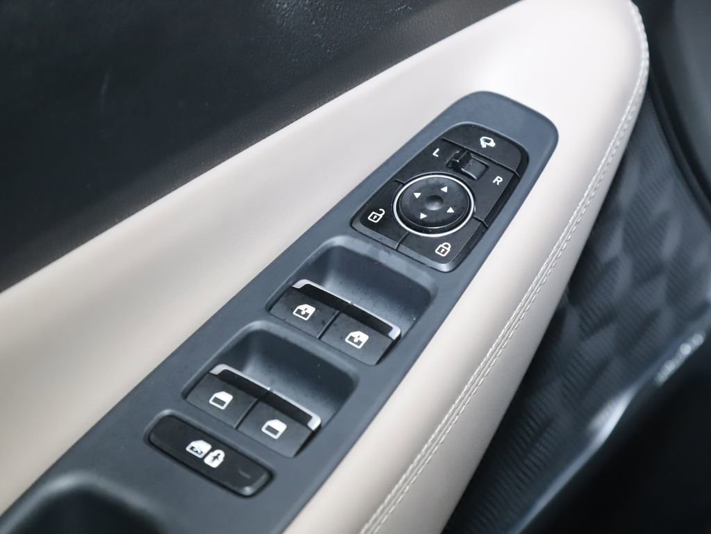 Used 2022 Hyundai Santa Fe Limited image 17