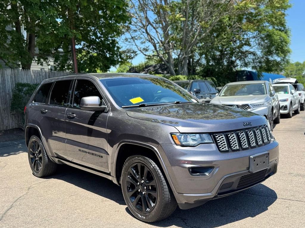 Used 2017 Jeep Grand Cherokee Altitude AWD/4WD image 8