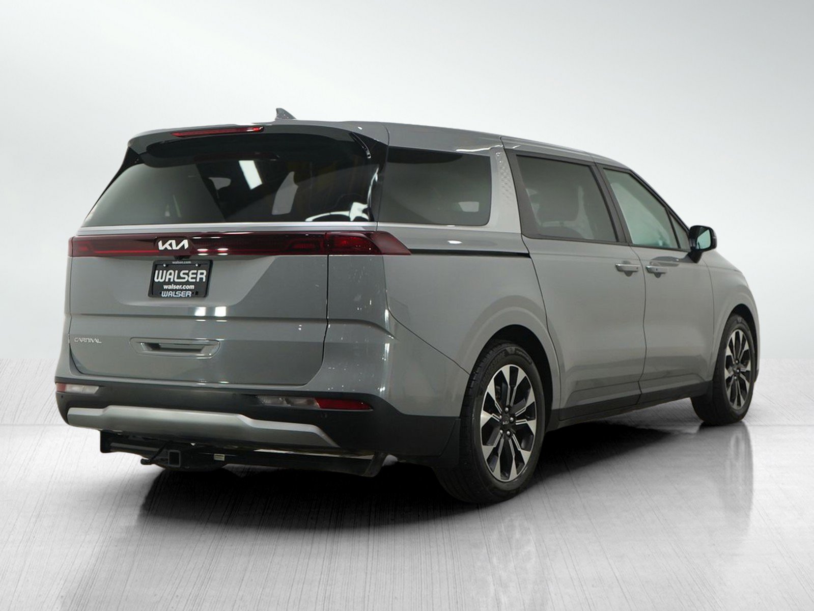 Used 2024 Kia Carnival EX image 5