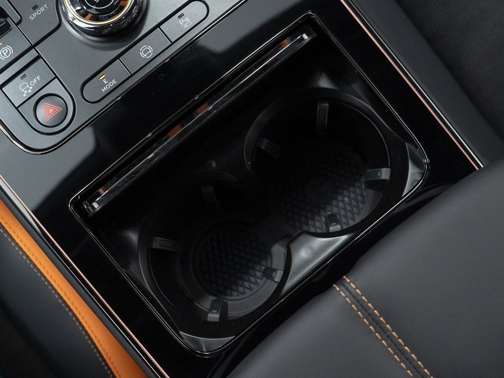 Used 2025 Bentley Flying Spur Plug-In Hybrid image 35