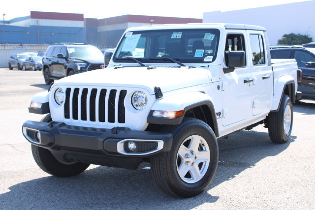 Used 2022 Jeep Gladiator Sport AWD/4WD image 12