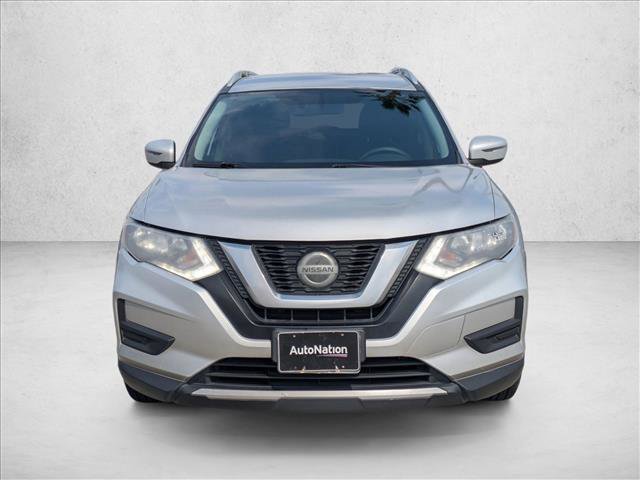 Used 2018 Nissan Rogue SV image 2