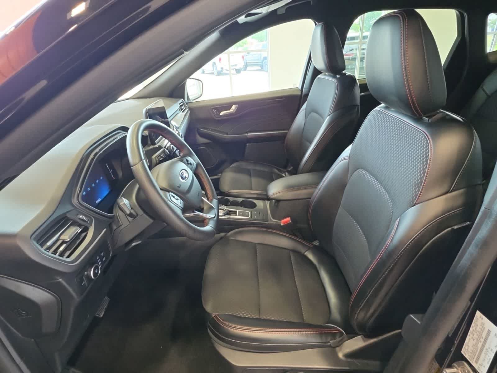 Used 2025 Ford Escape ST-Line Select AWD/4WD image 16