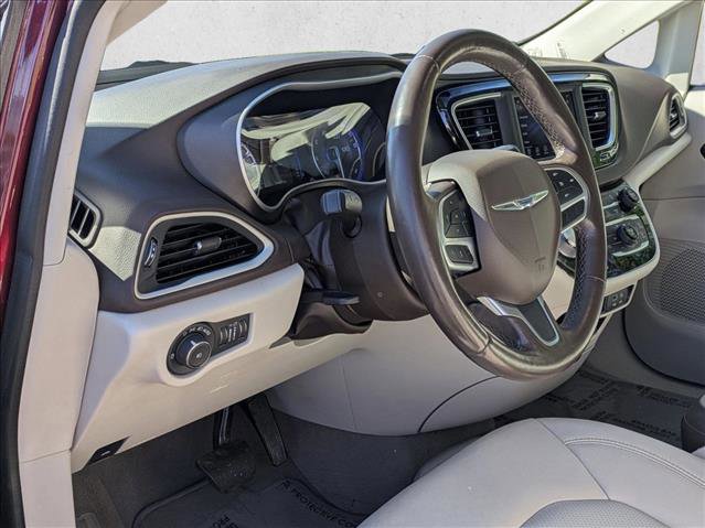 Used 2020 Chrysler Pacifica Touring-L image 10