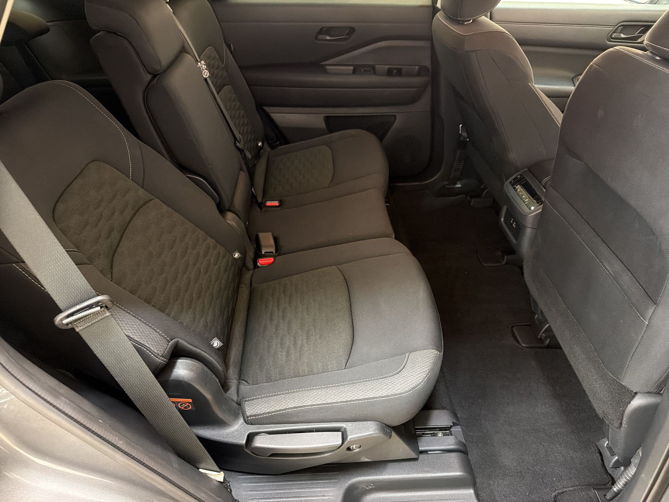 Used 2025 Nissan Pathfinder SV AWD/4WD image 29