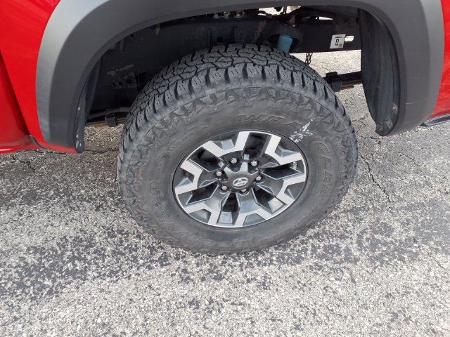 Used 2018 Toyota Tacoma TRD Off-Road AWD/4WD image 46