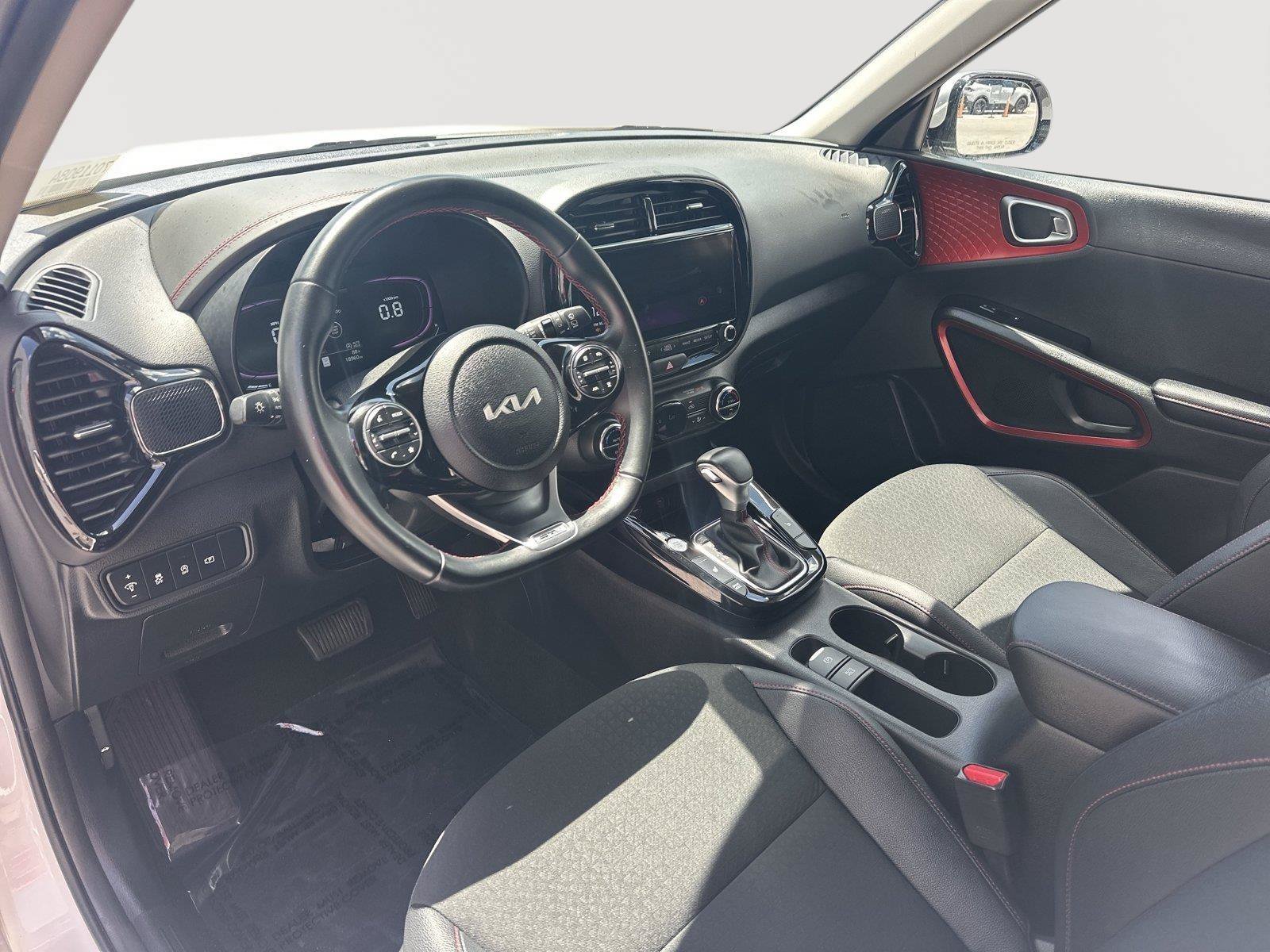 Used 2024 Kia Soul GT-Line w/ GT-Line Technology Package FWD image 8