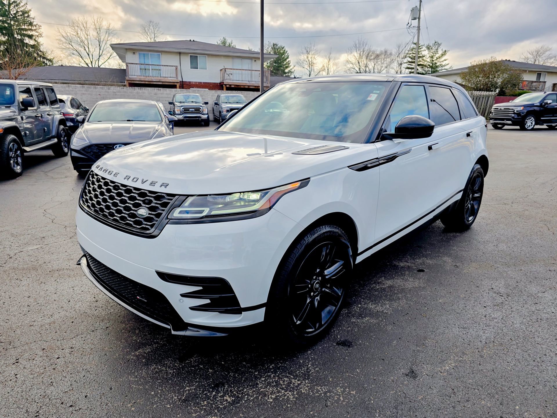 Used 2023 Land Rover Range Rover Velar R-Dynamic S image 13