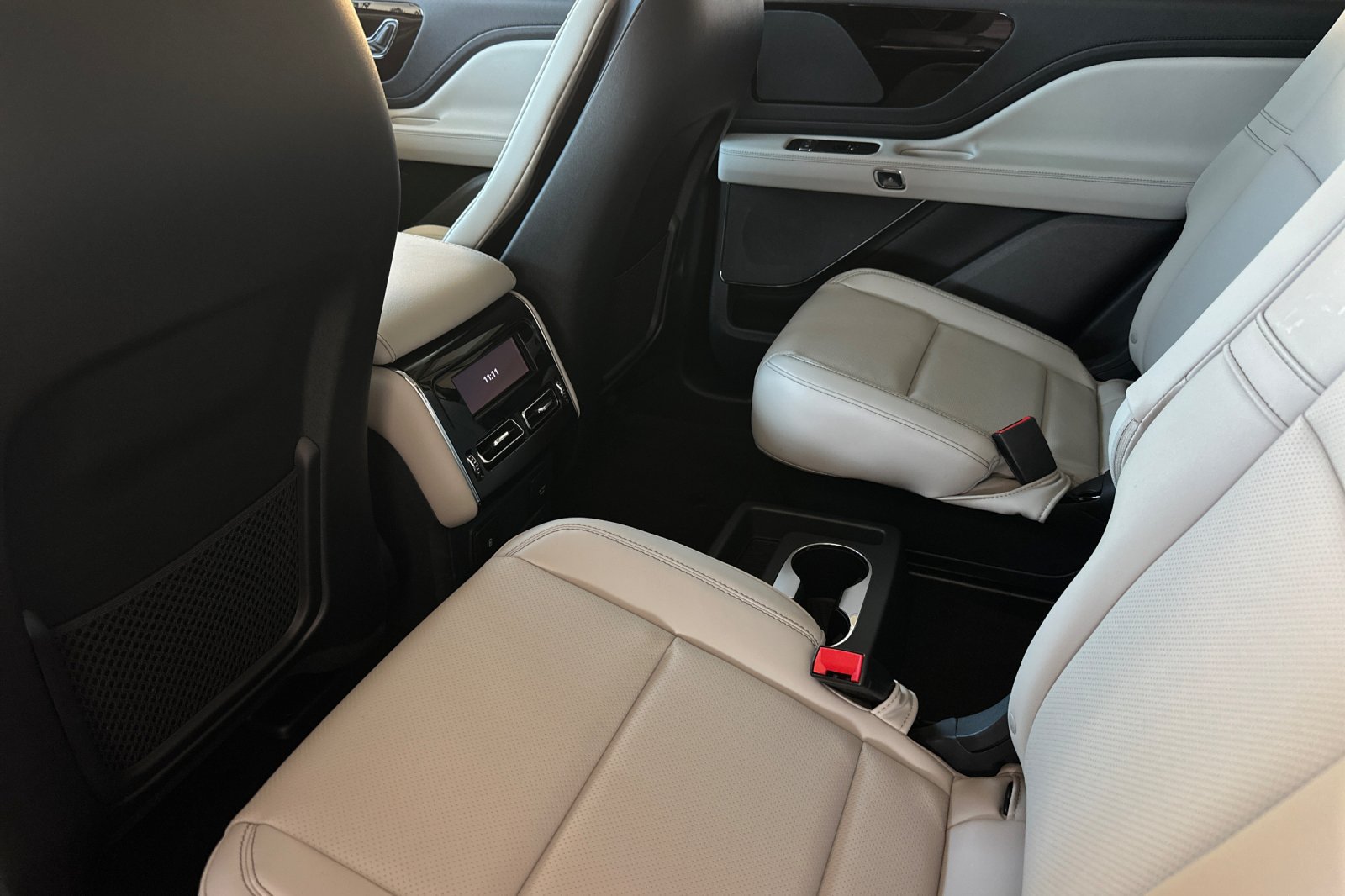 New 2026 Lincoln Aviator AWD image 11
