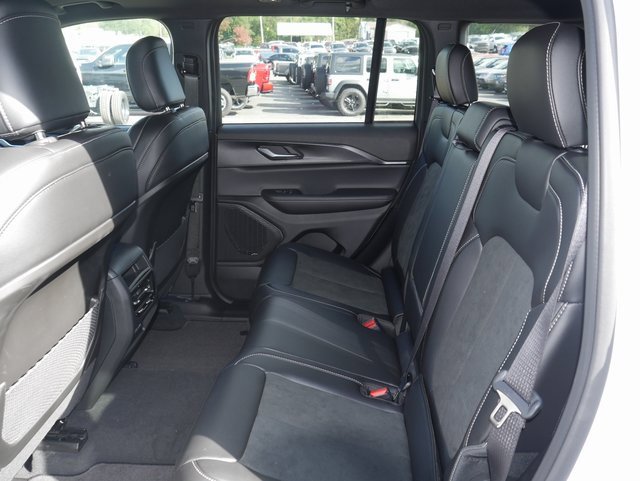 New 2025 Jeep Grand Cherokee Altitude image 25