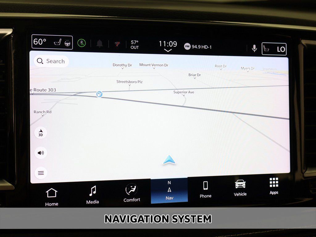 Used 2023 Chrysler Pacifica Limited image 3
