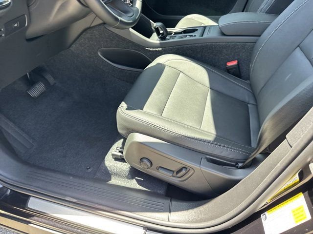 New 2025 Volvo XC40 B5 Core w/ Protection Package Premier image 14