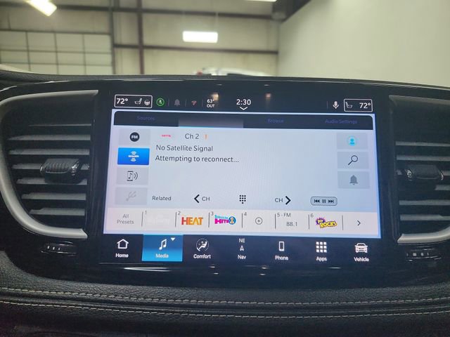 Used 2024 Chrysler Pacifica Limited image 28