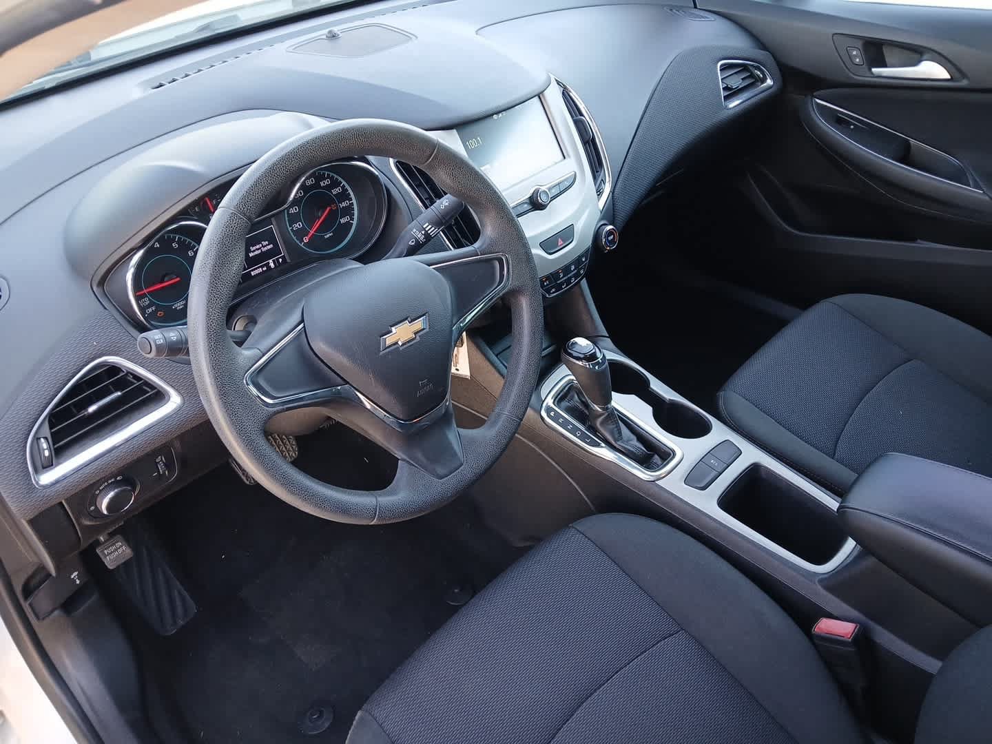 Used 2017 Chevrolet Cruze LS FWD image 15