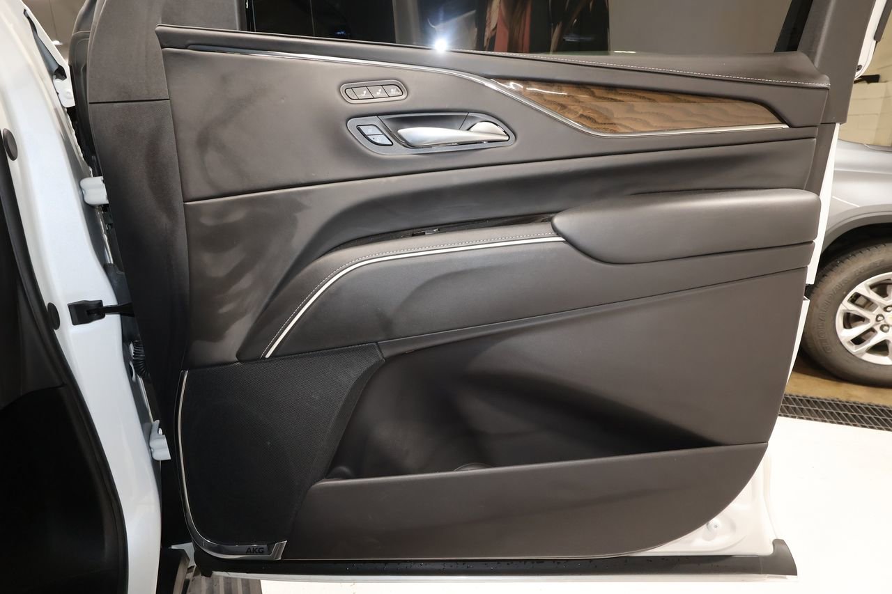 Certified 2024 Cadillac Escalade ESV Sport Platinum w/ LPO, ONYX Package AWD/4WD image 21