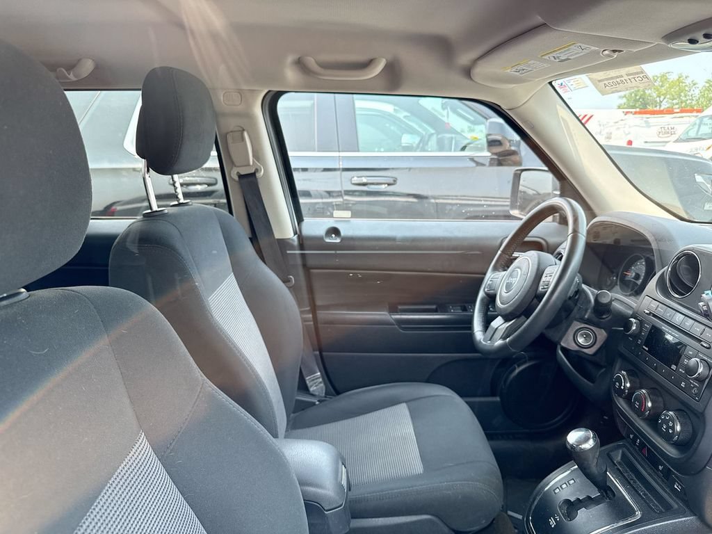 Used 2016 Jeep Patriot Latitude AWD/4WD image 12