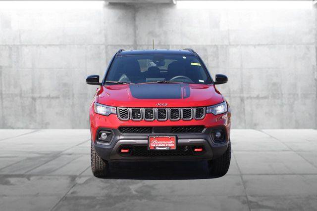 Used 2025 Jeep Compass Trailhawk AWD/4WD image 4